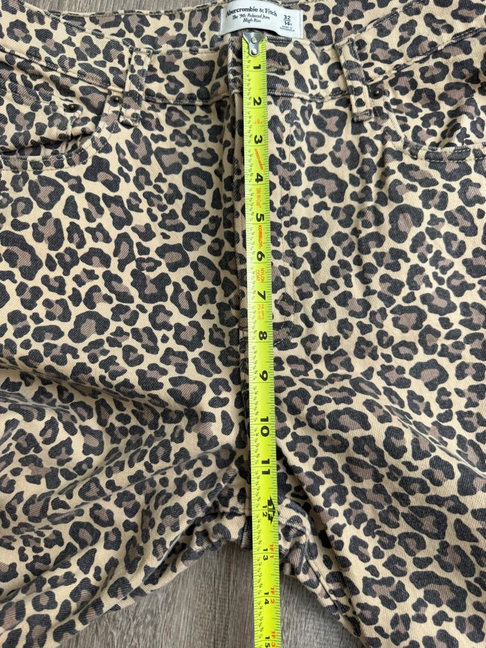 Abercrombie Curve Love High Rise 90s Relaxed Jean in Leopard Print Size 14 - Picture 10 of 13